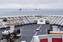  Tàu tuần tra Behoff của Lực lượng phòng vệ bờ biển Mỹ theo dõi giám sát các tàu Trung Quốc trong vùng đặc quyền kinh tế Mỹ (Ảnh: Đông Phương).