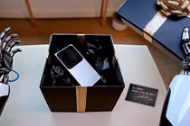 Module chip robot mới nhất “Jetson AGX Thor” của NVIDIA được ví như bộ não của robot. Ảnh: Wallstreetcn.