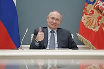 Tổng thống Nga Putin, người trong 10 năm qua đã ra tay cứu 6 chính trị gia nước ngoài (Ảnh: Dwnews).
