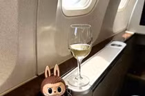 Một ảnh chụp khoang hạng nhất hãng bay 5 sao như thế này có giá vài trăm tệ. Ảnh: Worldjournal.