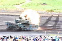 Tập trận Fuji Firepower Exercise thường niên mở cửa cho dân chúng đến theo dõi trực tiếp. Ảnh: Kyodo.