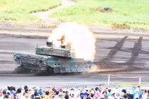 Tập trận Fuji Firepower Exercise thường niên mở cửa cho dân chúng đến theo dõi trực tiếp. Ảnh: Kyodo.