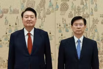 Tổng thống Yoon Suk Yeol và Giám đốc an ninh Park Jong-joon. Ảnh: MK.