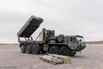 Bệ phóng tự hành mới mang tên CAML và tên lửa “Blackbeard” GL. Ảnh: QQnews.