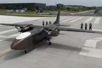 Chiếc máy bay vận tải không người lái cỡ lớn của Trung Quốc bay thử thành công hôm 11/8 (Ảnh: Thepaper).