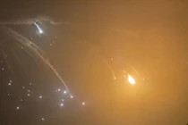 Tên lửa hành trình Nga tấn công Kiev và bị bắn hạ sáng sớm 25/2 (Ảnh: Đông Phương).