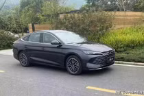 Mẫu xe Qin L của BYD có thể hành trình liên tục 2 ngàn cây số (Ảnh: Sohu).