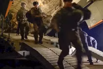 Binh sĩ Nga trong lực lượng gìn giữ hòa bình của CSTO tới Kazakhstan (Ảnh: Sina).