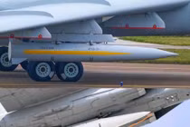 Hình ảnh được cho là tên lửa siêu vượt âm phóng từ trên không của Hàn Quốc. Ảnh: Toutiao.