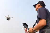 Trung Quốc hiện có tới 220 ngàn "phi công" bay máy bay không người lái. Ảnh: Toutiao.