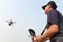 Trung Quốc hiện có tới 220 ngàn "phi công" bay máy bay không người lái. Ảnh: Toutiao.