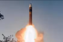 Ấn Độ phóng thử nghiệm tên lửa Agni-5 phiên bản mới mang nhiều đầu đạn. Ảnh: Thepaper.