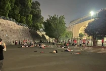 Hiện trường vụ đâm xe, người chết và bị thương nằm la liệt (Ảnh: Singtao)