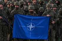 Anh và Pháp chủ trương đưa lực lượng NATO vào Ukraine gìn giữ hòa bình nhưng bị Nga phản đối. Ảnh: Sohu.