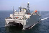 Tàu trinh sát Mỹ USNS Impeccable đang hoạt động ở vùng biển Hoàng Sa (Ảnh: Đông Phương).