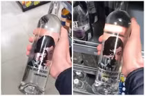 Chai rượu "Nước mắt của Zelensky" với hình Tổng thống Ukraine đang lau nước mắt (Ảnh: Guancha).