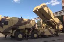 Xe phóng mang 2 quả đạn HRIM-2 (Ảnh: Toutiao)