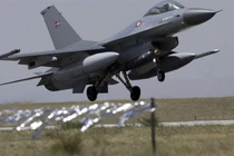 Các nhà lãnh đạo NATO cho biết các máy bay F-16 đang trên đường tới Ukraine (Ảnh: AP)