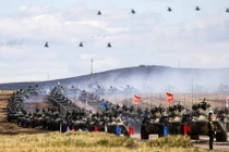 Quân đội Nga tập trận (Ảnh: Dwnews).