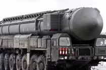 Tên lửa liên lục địa RS-28 Sarmat của Nga, phương Tây gọi là "Satan-2" được Nga coi là tên lửa hạt nhân tầm xa uy lực mạnh nhất thế giới (Ảnh: RIA).