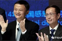 4 năm trước đây, khi trao quyền cho Trương Dũng, có lẽ Jack Ma không nghĩ đến lại có ngày hôm nay (Ảnh: Sina)