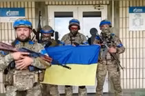 Ảnh do Ukraine công bố nói binh sĩ của họ đã chiếm văn phòng trạm trung chuyển khí đốt ở Sudzha (Ảnh: FT)