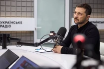 Trả lời phỏng vấn truyền thông, ông Zelensky phàn nàn về viện trợ quân sự của Mỹ chậm trễ và kém hiệu quả. Ảnh: Ukraine Radio.