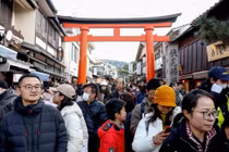 Du khách Trung Quốc du lịch tự túc tới Nhật vẫn rất đông. Ảnh: Creaders.