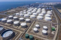 Hiện lượng dầu thô dự trữ của Trung Quốc đứng thứ hai thế giới, gần bằng của Mỹ, 10 tháng đầu năm nay nhập tổng cộng 470 triệu tấn. Ảnh: Creaders.