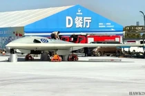 Chiếc UAV bí ẩn đang được triển khai trưng bày tại Triển lãm hàng không Trường Xuân. Ảnh: NetEase.