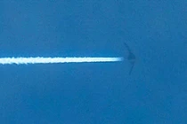 Bức ảnh Michael Fugnit chụp chiếc máy bay được cho là RQ-180 trên bầu trời Philippines hôm 2/9 (Ảnh: Forbes).