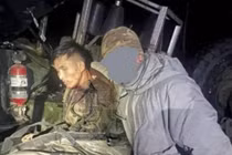 Bức ảnh do phía Ukraine công bố được cho là binh sĩ Triều Tiên bị họ bắt ở Kursk. Ảnh: Singtao.