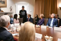 Ông Musk nói tại Hội nghị nội các bản thân đã nhiều lần nhận tin nhắn dọa giết. Ảnh: NYT.