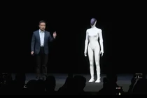 Ông Hà Tiểu Bằng giới thiệu robot AI IRON tại Ngày công nghệ AI XPeng. Ảnh: Worldjournal.