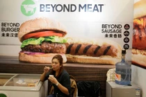 Thịt nhân tạo của Beyond Meat được quảng cáo như thực phẩm của tương lai. Ảnh: NetEase.