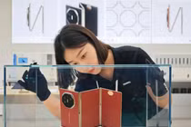 Do giá quá đắt so với mặt bằng tiêu dùng chung nên truyền thông Trung Quốc gọi Huawei Mate XT là "Mao Đài điện tử" (Ảnh: Getty)