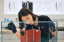 Do giá quá đắt so với mặt bằng tiêu dùng chung nên truyền thông Trung Quốc gọi Huawei Mate XT là "Mao Đài điện tử" (Ảnh: Getty)