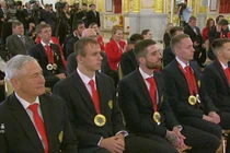 Các "Anh hùng chiến đấu" trẻ được tham gia ban lãnh đạo cao nhất của Đảng Nước Nga thống nhất. Ảnh: 6park.