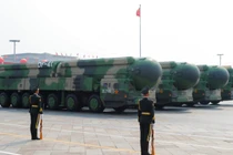 Đội hình các tên lửa liên lục địa mới DF-41 trong cuộc diễu binh ở Thiên An Môn (Ảnh: Reuters).