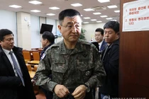 Đại tướng Park Ahn-soo, Tham mưu trưởng Lục quân bị bắt giữ điều tra. Ảnh: Yonhap.