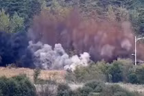 Ảnh chụp hiện trường Triều Tiên nổ mìn phá tuyến đường bộ kết nối hai miền (Ảnh: Chosun)