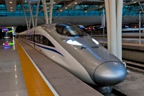 Đoàn tàu cao tốc Hài Hòa chạy tốc độ trên 350 km/h. Ảnh: Baidu.