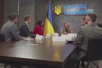 Bà Olena Zelenska trả lời phỏng vấn các nhà báo (Ảnh: Dailymail).