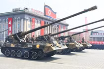 Pháo tự hành M1989 "Koksan" trong một cuộc duyệt binh. Ảnh: QQnews.