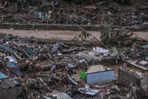 Một ngôi làng ở Cebu bị bão Kalmaegi san phẳng khi quét qua. Ảnh: EPA.