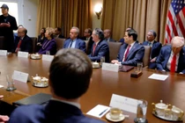 Mâu thuẫn trong Nhà Trắng bộc lộ với những nghi ngại về quyền hạn của DOGE do Elon Musk đứng đầu. Ảnh: Reuters,