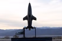 Tên lửa hành trình "lai" máy bay không người lái "Viper" ở trạng thái sẵn sàng phóng. Ảnh: Chinatimes.