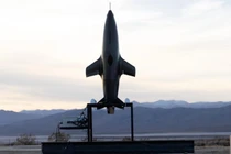 Tên lửa hành trình "lai" máy bay không người lái "Viper" ở trạng thái sẵn sàng phóng. Ảnh: Chinatimes.