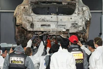 Các vụ cháy xe điện do pin gây ra gây nên "hội chứng sợ xe điện" ở Hàn Quốc (Ảnh: Hk01)