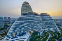 Hai tòa tháp của SOHO Wangjing Bắc Kinh nơi đang đứng trước nguy cơ vỡ nợ (Ảnh: Wiki)